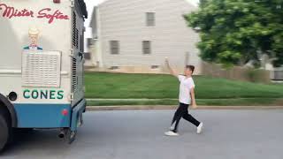 Mister Softee ice cream truck departure 16 screenshot 3