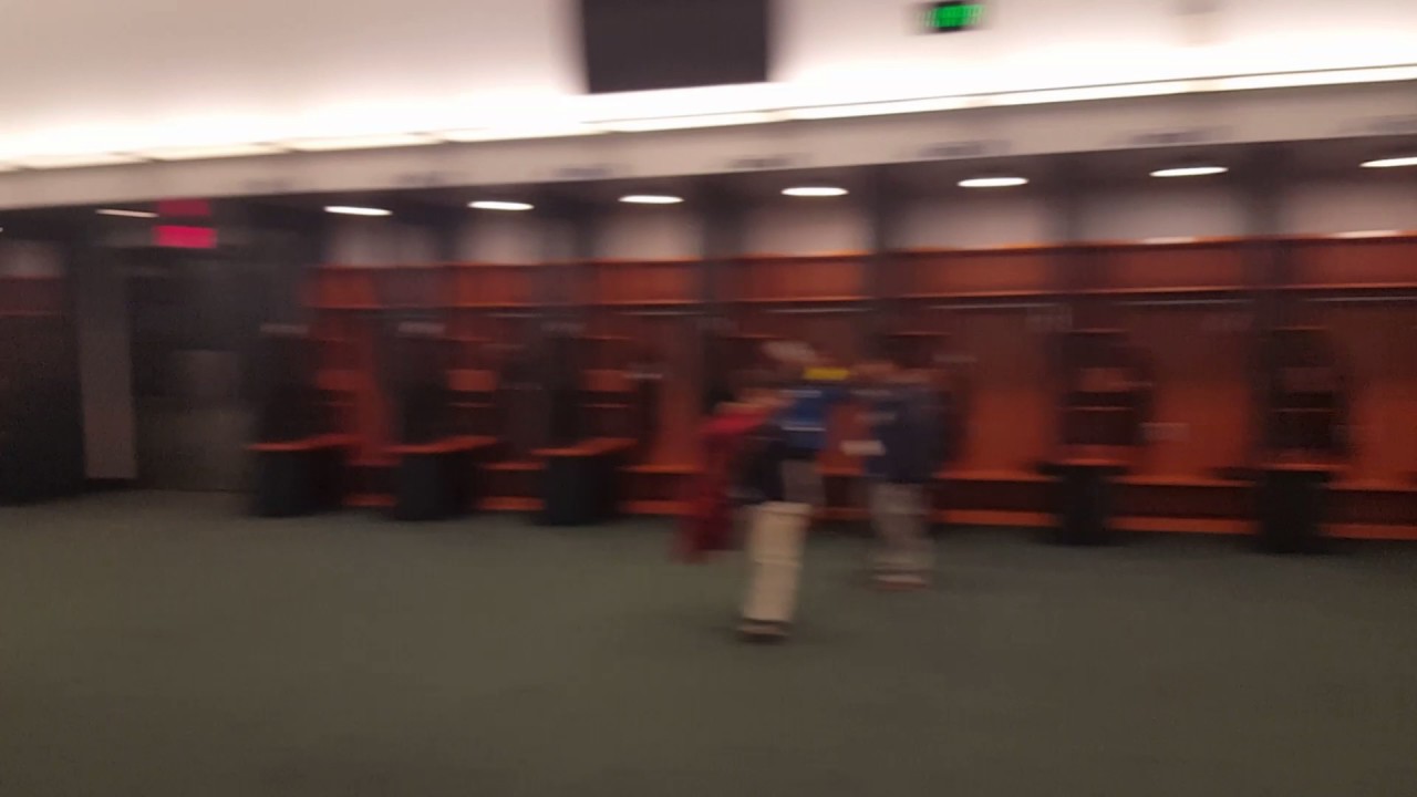 Lincoln Financial Field- Eagles Locker Room - YouTube