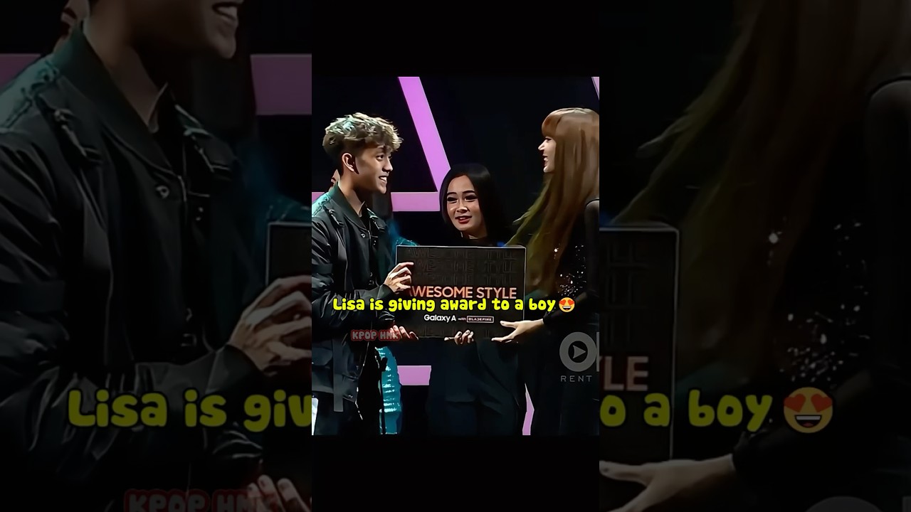 Фанбой упал в обморок, получив награду от Лизы