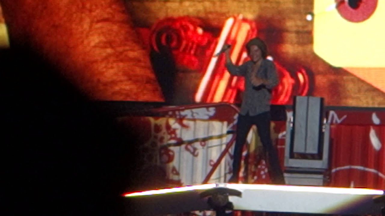 One Direction. Strong. Rogers Centre. Toronto. 8.2.14