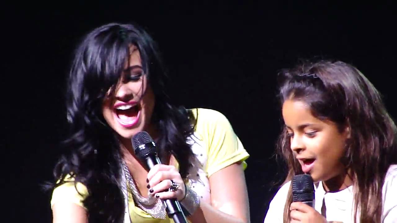 This Is Me- Demi Lovato bringing little girl on stage 7/17/09