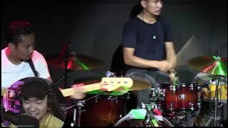 This Indonesian BAND is INSANELY FUNKY 🎸 FAJAR on BASS!