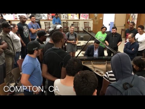 classical-pianist-performs-dr.dre-mashup-in-compton