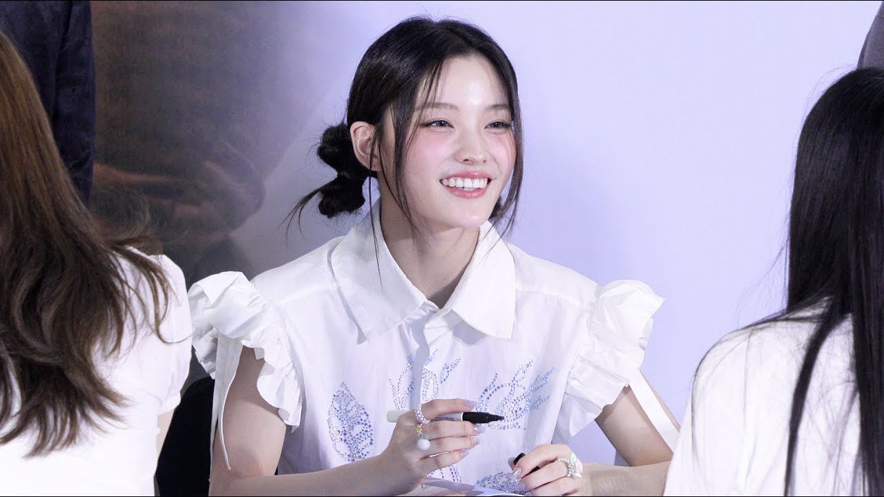 아일릿(ILLIT) 사인 중인 이로하 (IROHA's Fansign) | 'bomb' Fansign Event • 250624