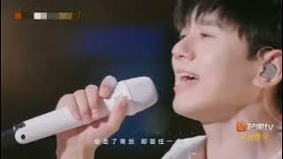 “好的坏的都是风景”，张杰演绎《岁月神偷》。'Both good and bad are landscapes',Jason Zhang Performs 'Time Thief'.