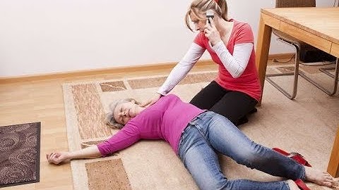 Cách sơ cứu đột quỵ đúng cách | Dr. Trần Chí Cường