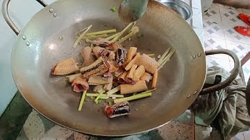 Rắn khủng hầm sả