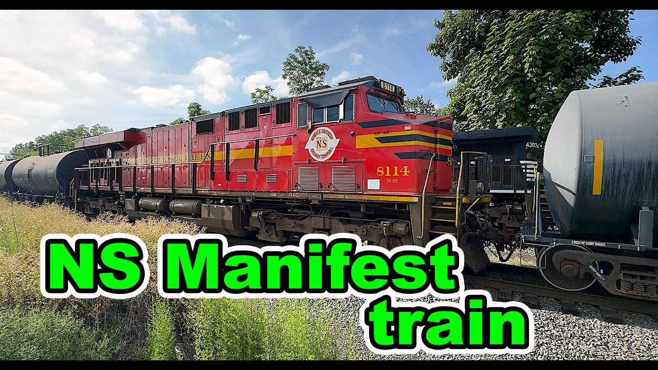 Norfolk Southern Manifest Train NS 8114 Heritage Locomotive, NS 4484, NS 4562