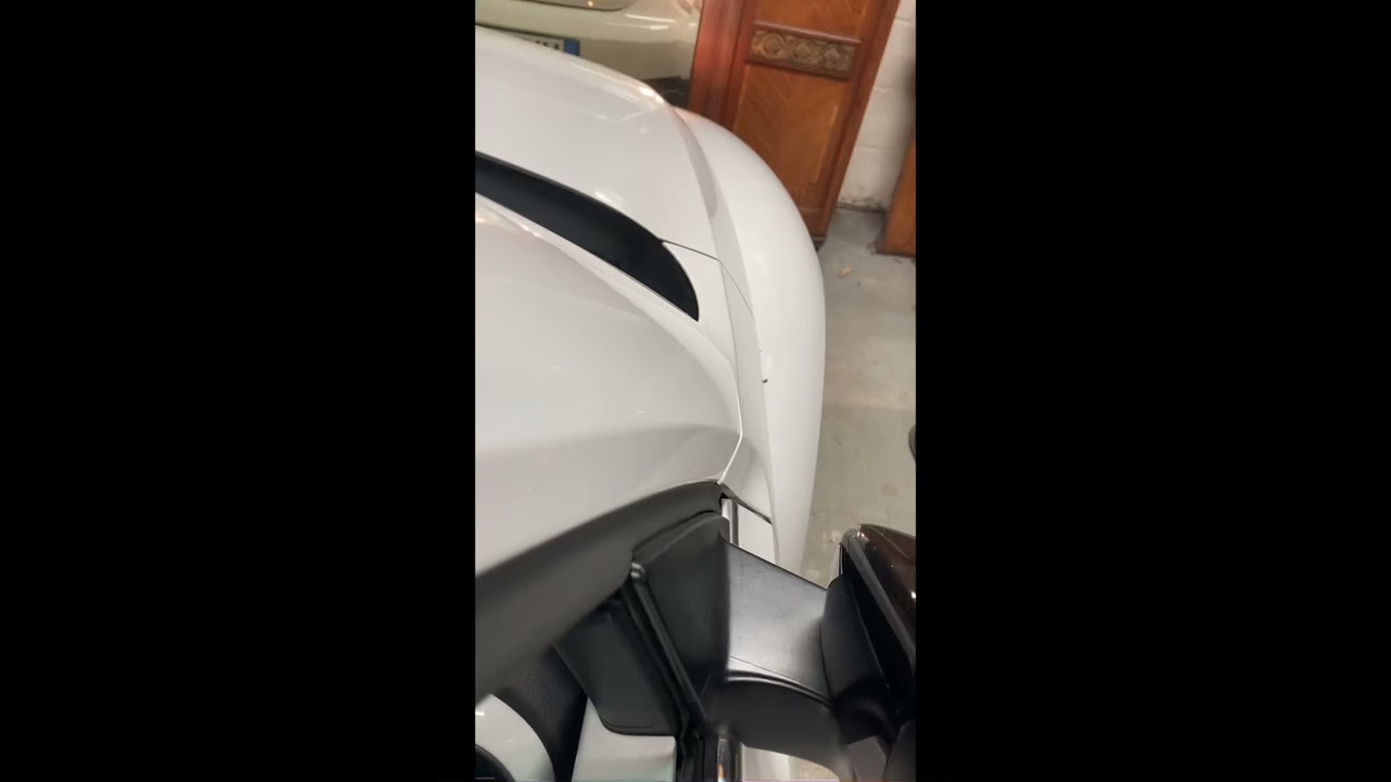 2014 Volkswagen Beetle horn