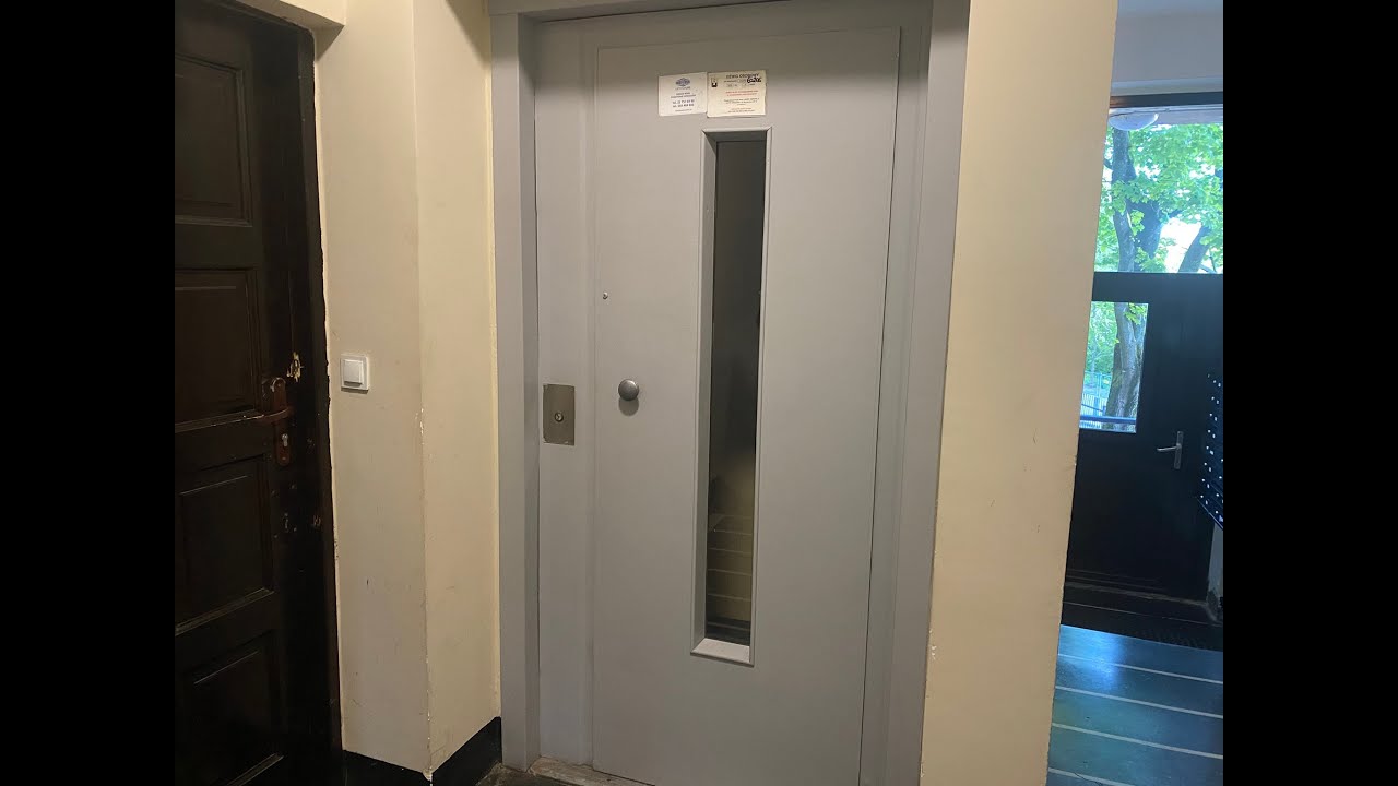ZUD Odważnikowy z kasetą oraz drzwiami od ZREMB'a | Sewerynów 4 kl. B | Warszawa, Śródmieście