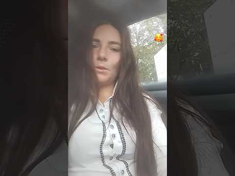 Vulpita la plimbare cu iubitul