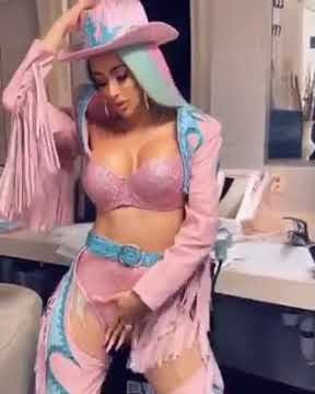 They really need to name this move Cardi B, Nicki Minaj, and Beyoncé look so sexy doing it♂‍🤦🏽😍😍