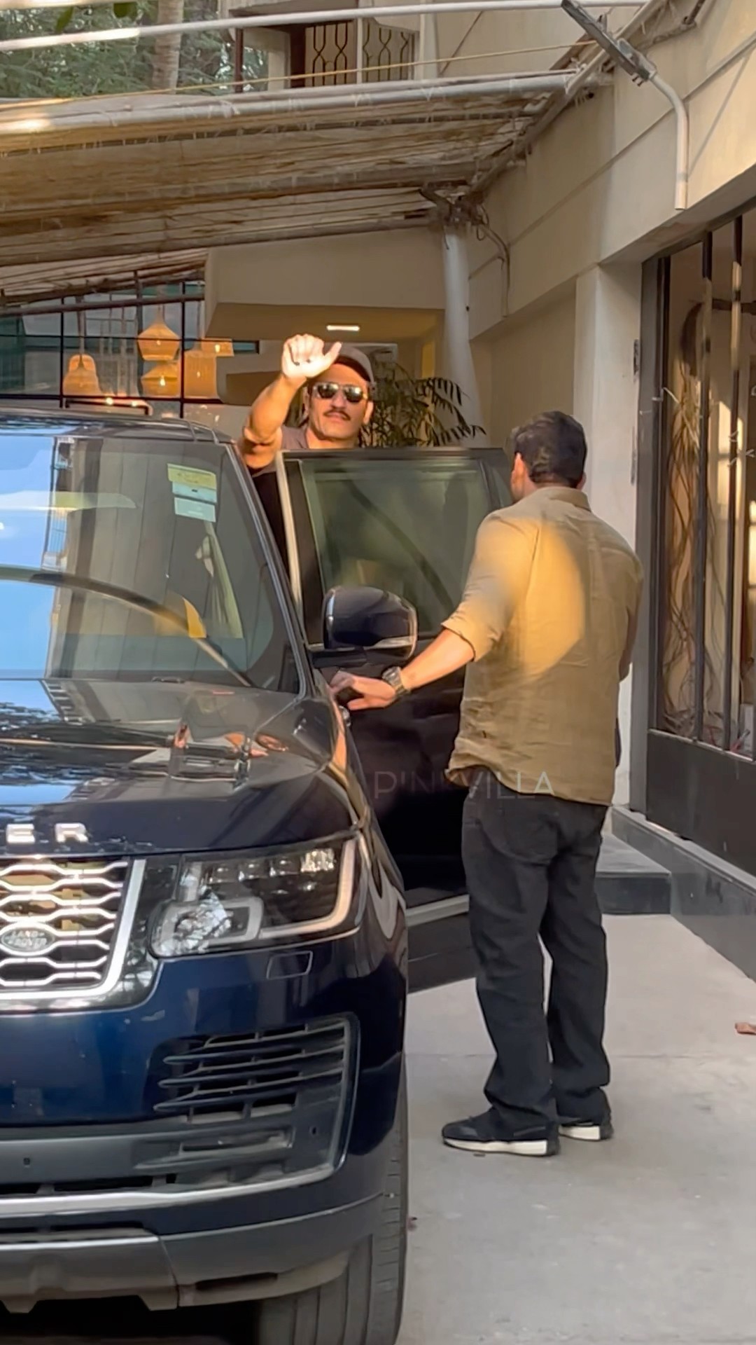 Vicky Kaushal Causally Steps Out And Makes Our Day? #shorts #bollywood