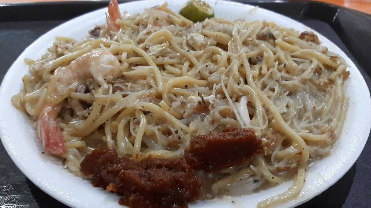 ABC Brickworks Food Centre. Tiong Bahru Yi Sheng Fried Hokkien Prawn Mee. Yummy Delicious Long Queue