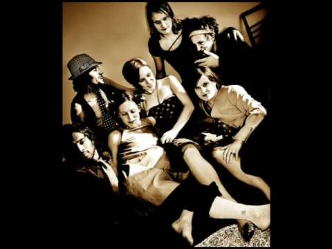 在 YouTube 上观看 Billie the vision and the dancers - friday I'm in love 在 YouTube 上观看 Billie the vision and the dancers - friday I'm in love