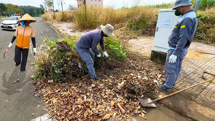 Cleaning up a sidewalk abandoned for 1 YEAR – and the scene afterward left everyone STUNNED!