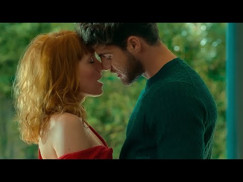 Valeria Season 2 Kiss Scene - Valeria and Víctor