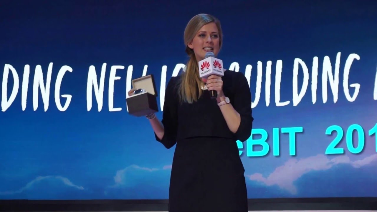 Maxi Sarwas Messe / Event Moderation CeBIT 2016 Huawei