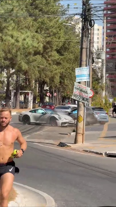Como Esse Motorista Conseguiu Fazer Isso?