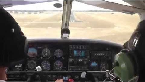 Landing at Echuca, Victoria Australia (PA-44) - summertime