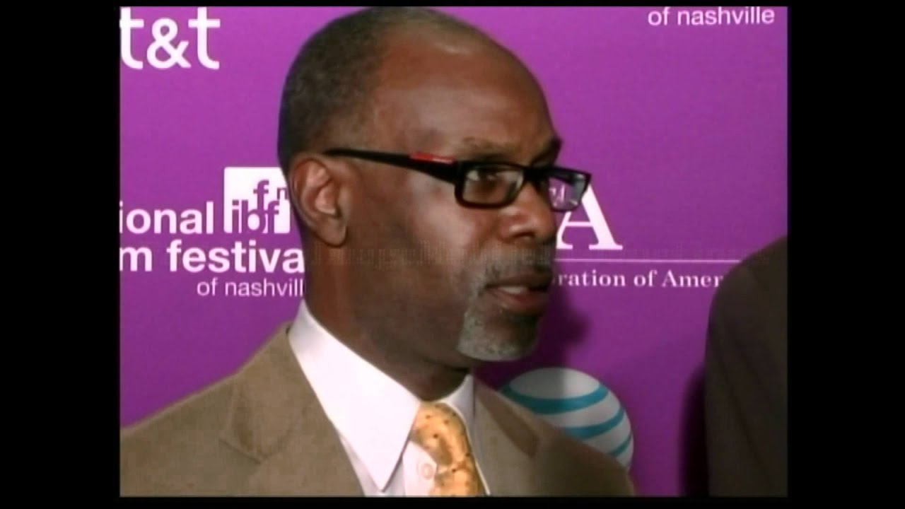 Dark Girls :: The Queen's Castle Interviews Directors Bill Duke & D. Channsin Berry!