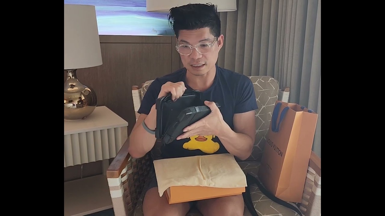 Louis Vuitton Monogram Clouds Soft Trunk Wallet Fall/Winter 2020-21:  Unboxing & try-on 