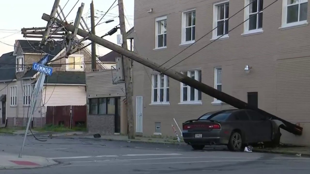 Car hits power pole, knocking out power in Hamtramck - YouTube
