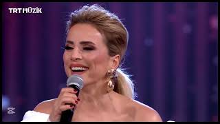 Ayşen Bi̇rgör - Yıldızların Altında