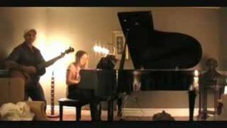 Falling Slowly - Glen Hansard and Marketa Irglova
Keith and Nikki doing a cover of falling slowly with a grand piano!
Facebook: http://www.facebook.com/nikkiandkeithmusic
Twitter: https://twitter.com/nikkienglish Falling Slowly - Glen Hansard and Marketa Irglova