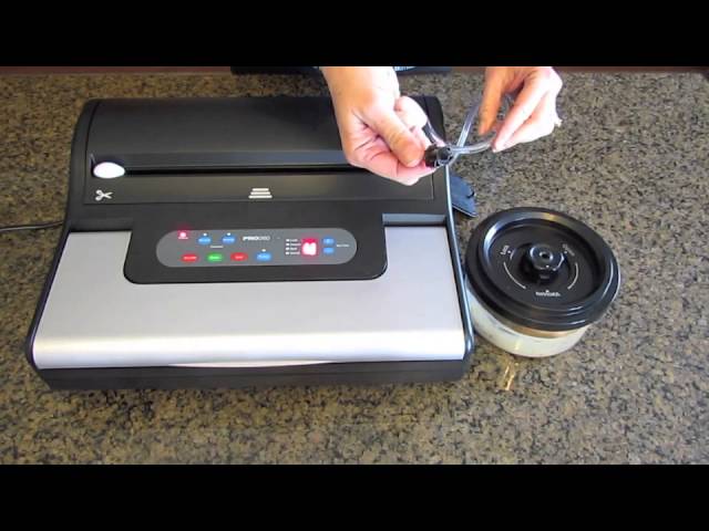 FoodSaver® V3440 Vacuum Sealer - How To Vacuum a Container 