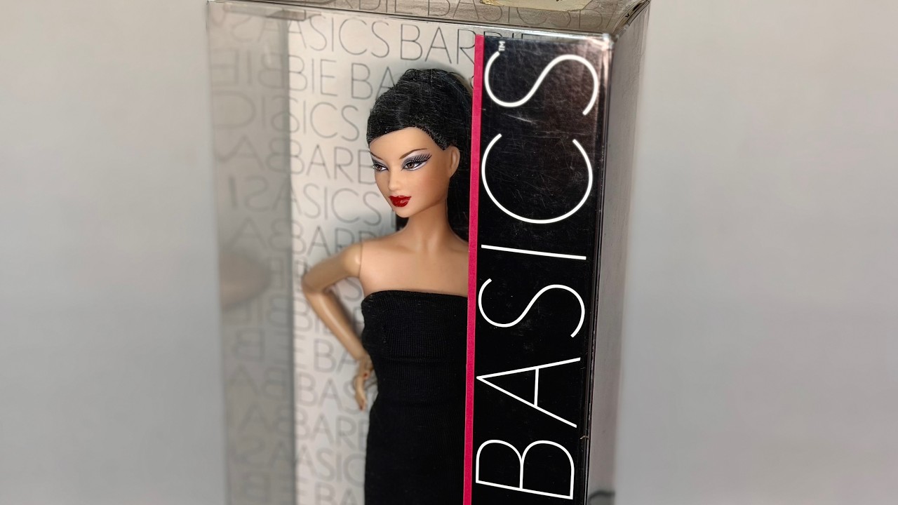 barbie little black dress collection 2009 Basics Model 05 001 Doll Review Size:Extra Small (Size 00)
