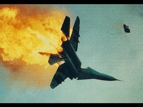 Видео: Крушение военного самолета