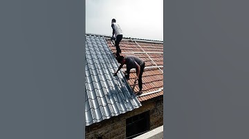 he leaking roof is laid with color steel tiles #smartwork #goodtools