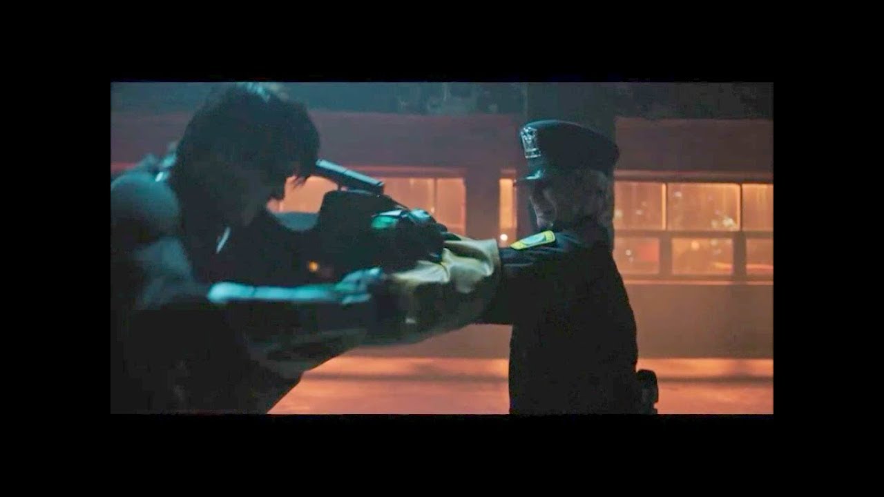 Robin/Jason Todd golpea a la policía - DC TITANS 1X06 - Sub. Español.