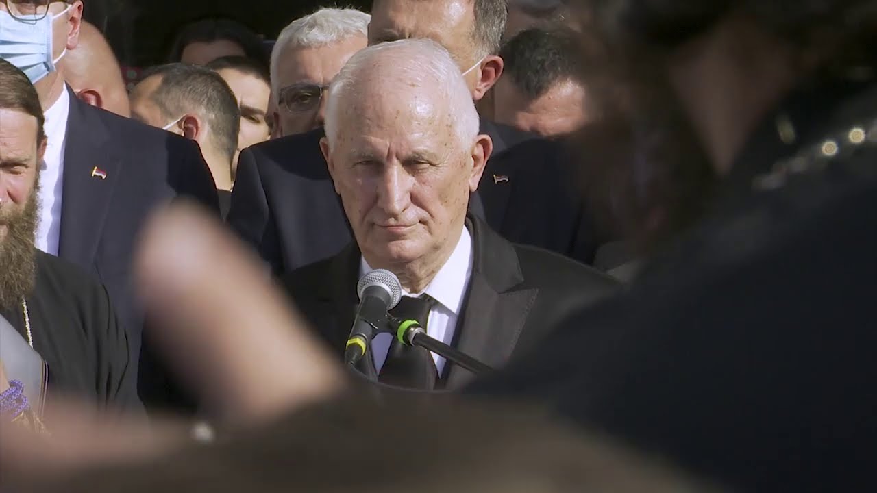 Сахрана митрополита Амфилохија-Срећан пут кажемо ми, а Небеса узвраћају, Добро дошао Амфилохије!