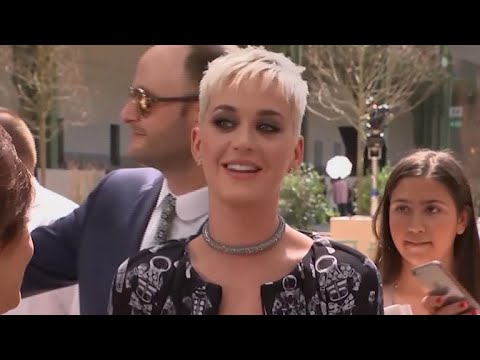 Video: Katy Perrys bud att köpa religiös reträtt för katolska präster faller igenom