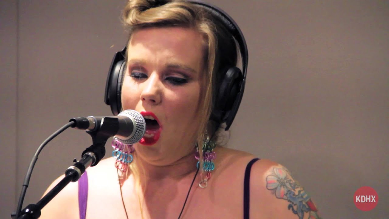 YouTubeでENDORA "Tell Me When" Live at KDHX 1/21/16を視聴 YouTubeでENDORA "Tell Me When" Live at KDHX 1/21/16を視聴