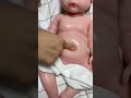 Na hora do banho da Antonella (bebê de silicone)é assim… #bebereborn #siliconebaby #rotinareborn