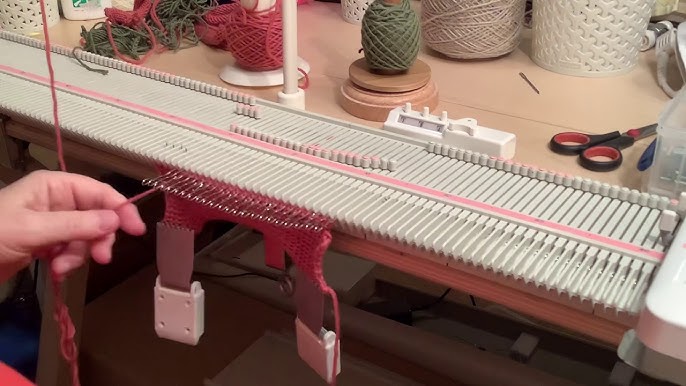 Learning to Use a Knitting Machine: Complete beginners knitting 