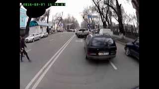 Алматы. Пешеходы на дороге 20150227 1542