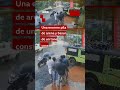 El momento en que un camión cisternaes arrastrado por un deslave | BBC Mundo
