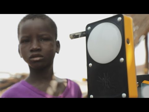 Burkina Faso : le succès des lampes solaires dans une région assoiffée de lumière