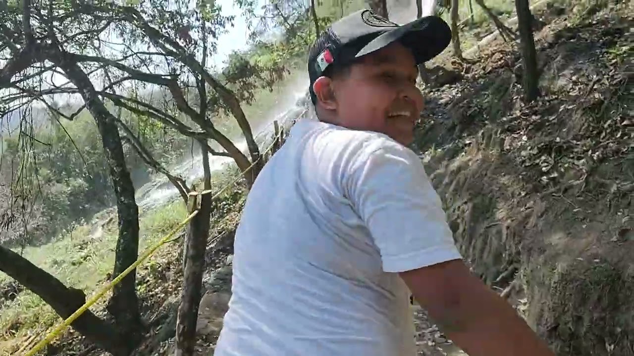 Subiendo a cueva del chorrito 