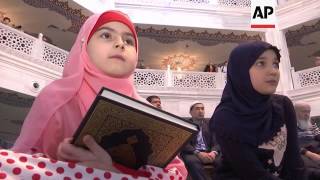 Moscow mosque opens its doors to non-Muslims