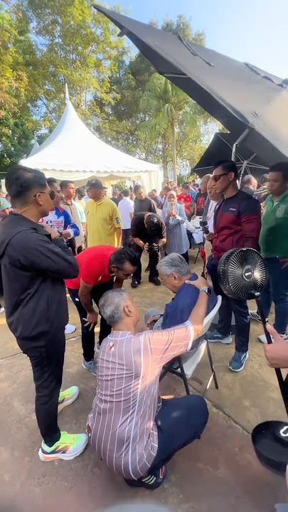 Tun M Keletihan Selepas Kayuh Basikal 😭😭