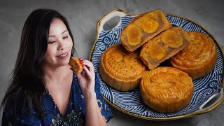 Classic Cantonese Mooncake with Double Yolk Lotus Seed Paste 双黄莲蓉广式月饼