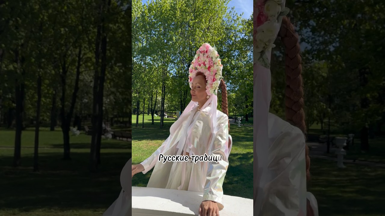 #девушкавкокошнике