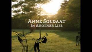 Watch Anne Soldaat Runaway video