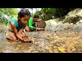 Mother and daughter pick a lot river shell in river cooking shell 4food of survival