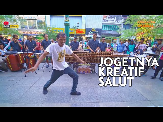 WOW Lentur Joget Kreatif Kaya Gak Bertulang - Angklung Carehal Jogja (Angklung Malioboro) class=